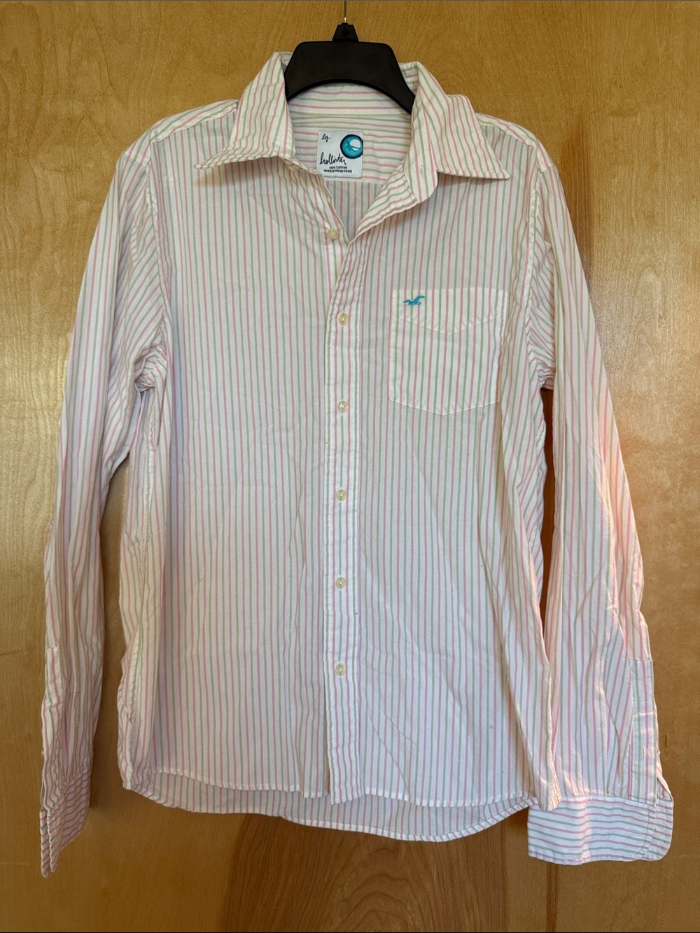 Hollister Men's Pink and White Striped Long-Sleeve Button-Down Shirt